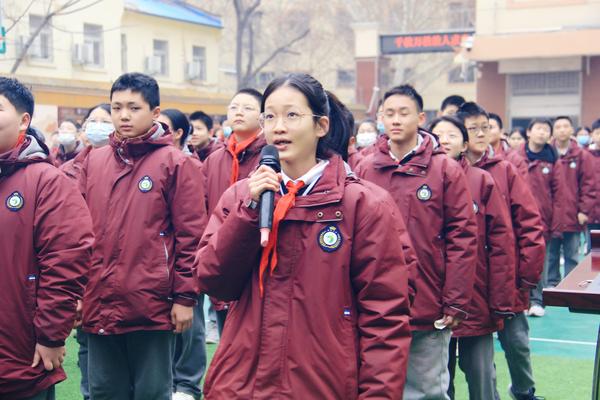 7学生代表进行分享互动