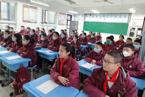 10.各班通过校园智慧平台线上法治安全学习