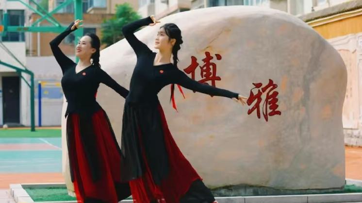 国风雅韵 舞韵琴心 七初东校区师生琴舞和鸣礼献祖国