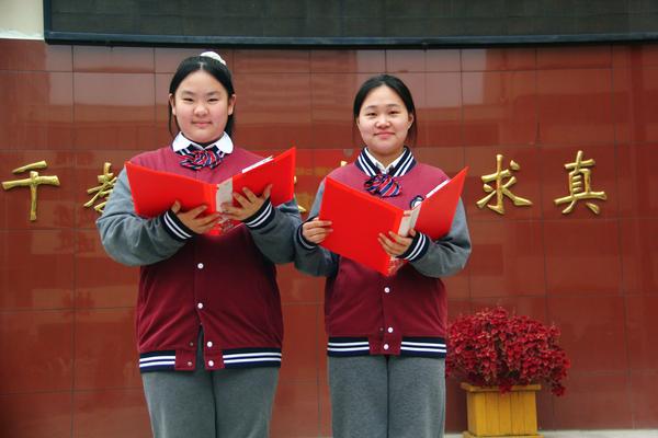 演讲邱佳棋何依依(1) 演讲邱佳棋何依依(1)