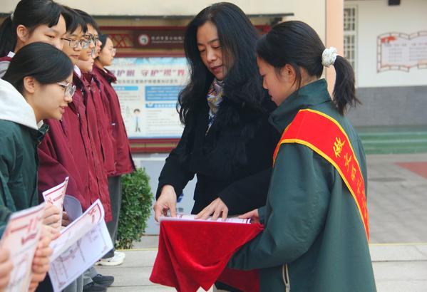 宋琪书记颁奖 宋琪书记颁奖