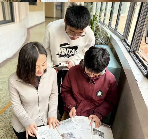 王丹老师辅导学生 王丹老师辅导学生