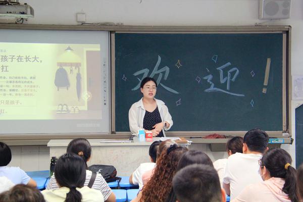 各班级班主任、任课教师进班开展家长会 (5) 各班级班主任、任课教师进班开展家长会 (5)